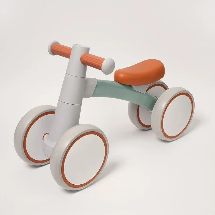 Montessori balance bike for babies