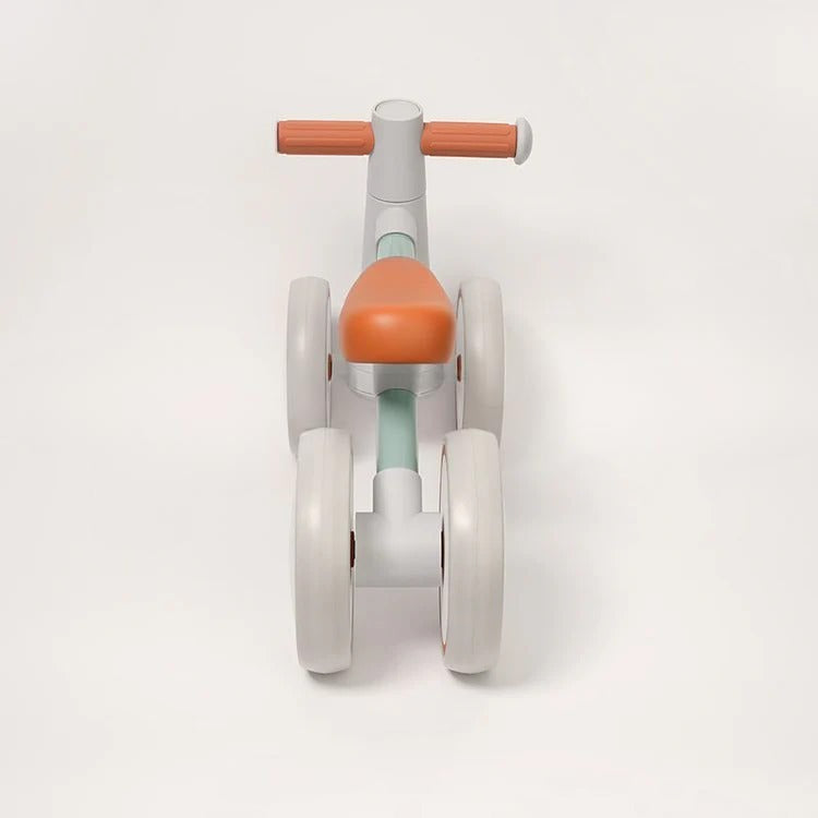 Montessori balance bike for babies