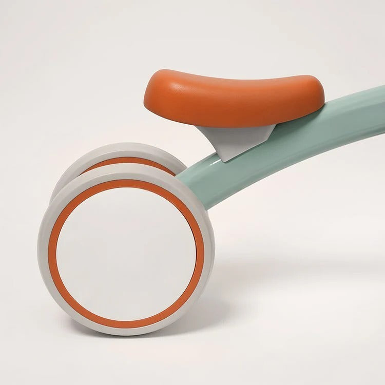 Montessori balance bike for babies