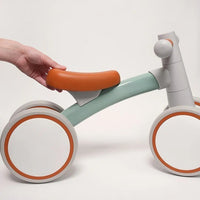 Montessori balance bike for babies